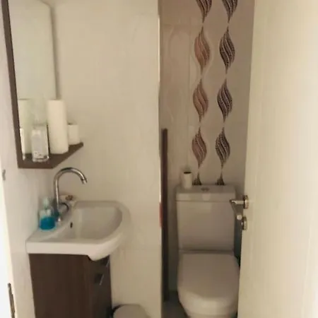 Luxurious And Peaceful Large Apartamento